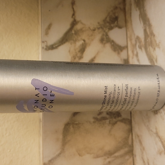 Monat Glossy Shine Mist - Picture 2 of 2